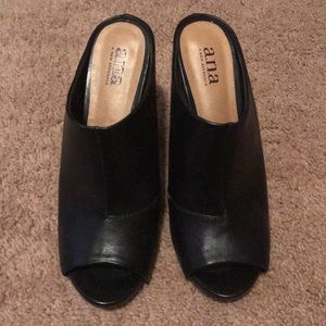 Women’s Black peep toe Heels - size 8.5